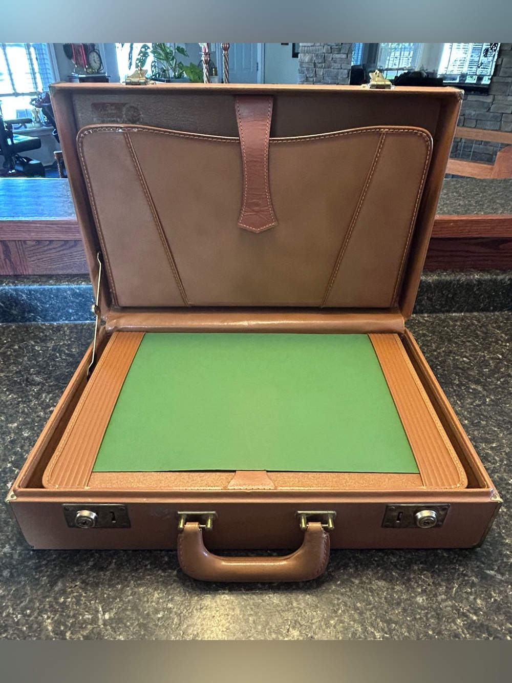 Rare Vintage Leather Briefcase Suitcase Hardcase Luggage metal‎ edges No Keys